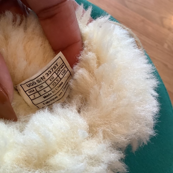 Ugg Boots - Picture 4 of 8